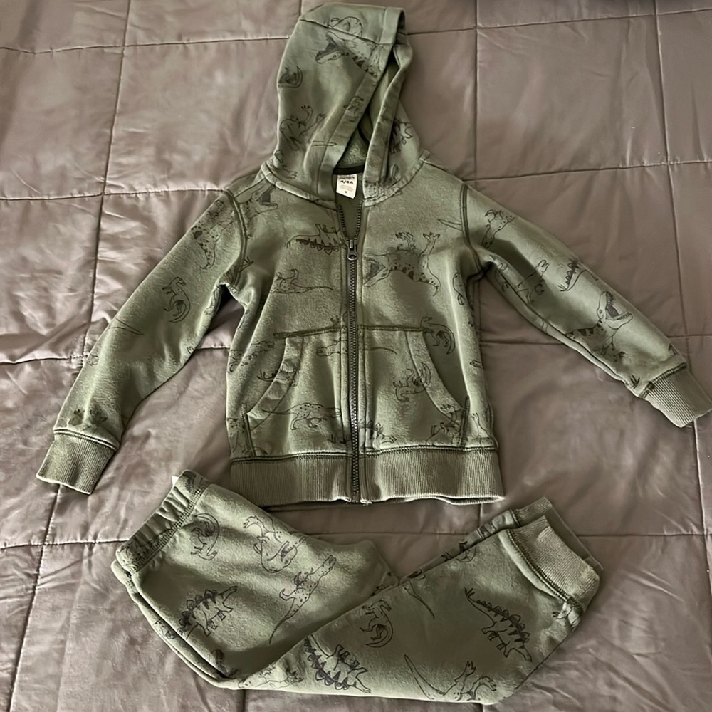 Carters sweatsuit